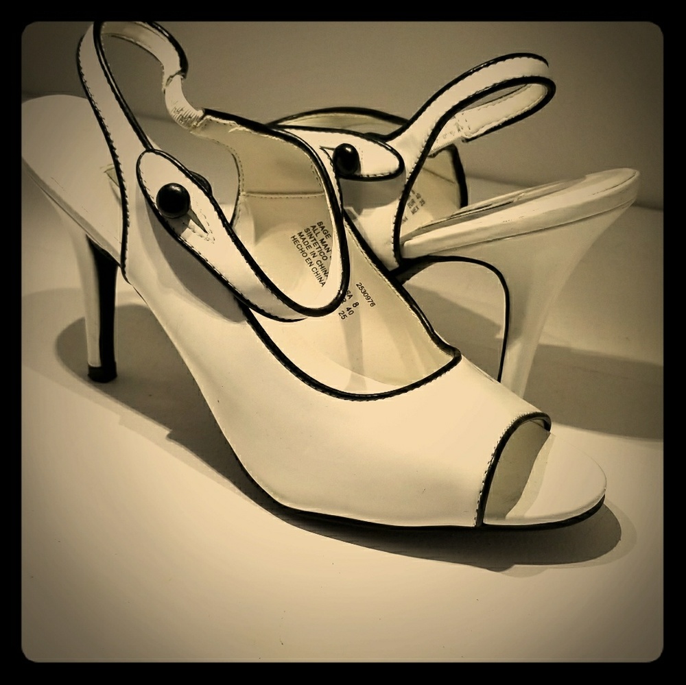METRO 7 White/Black trim open toed strappy